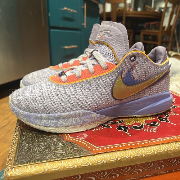 Men’s Size 9 Nike LeBron XX 20 Violet Frost- Purple Gold Blue Peach Sneakers main image 5